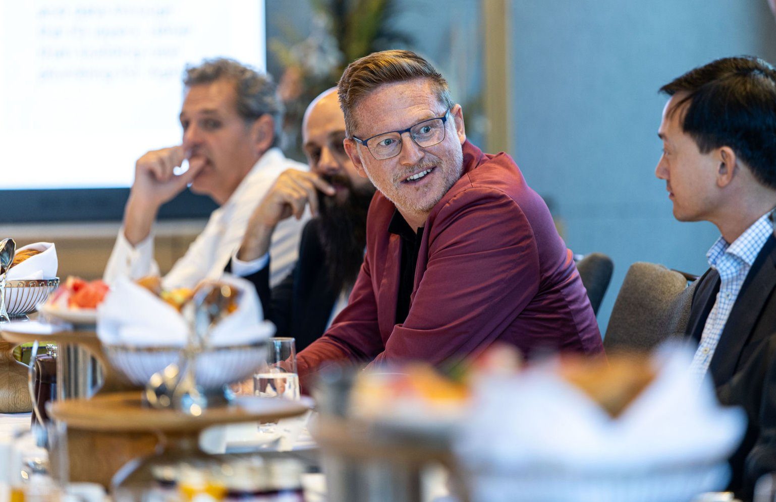 Peer-to-peer discussion at the roundtable